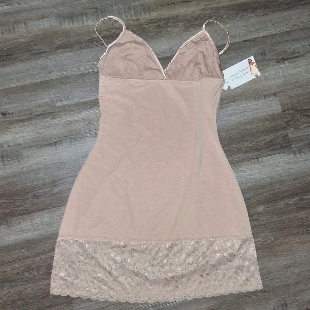 NWT Yummie Tummie Peek-a-Boo Cami